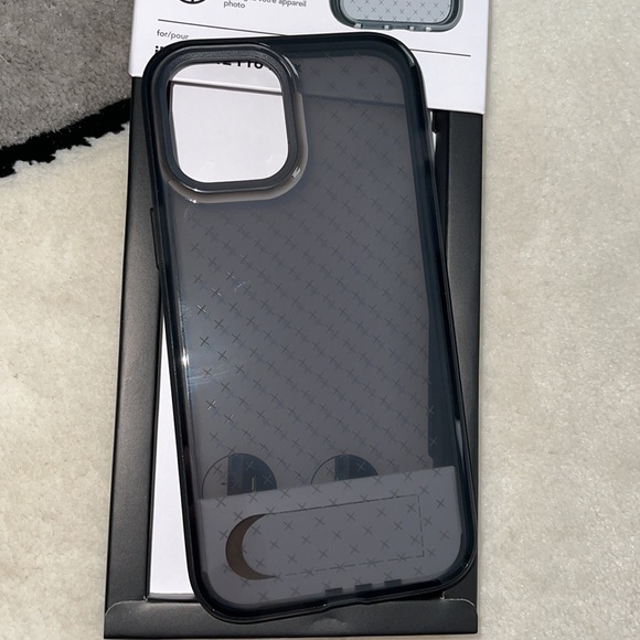 Tech21 Black Case - Picture 3 of 5